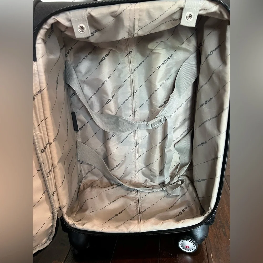 SwissGear Black Softside Carry-On Roller